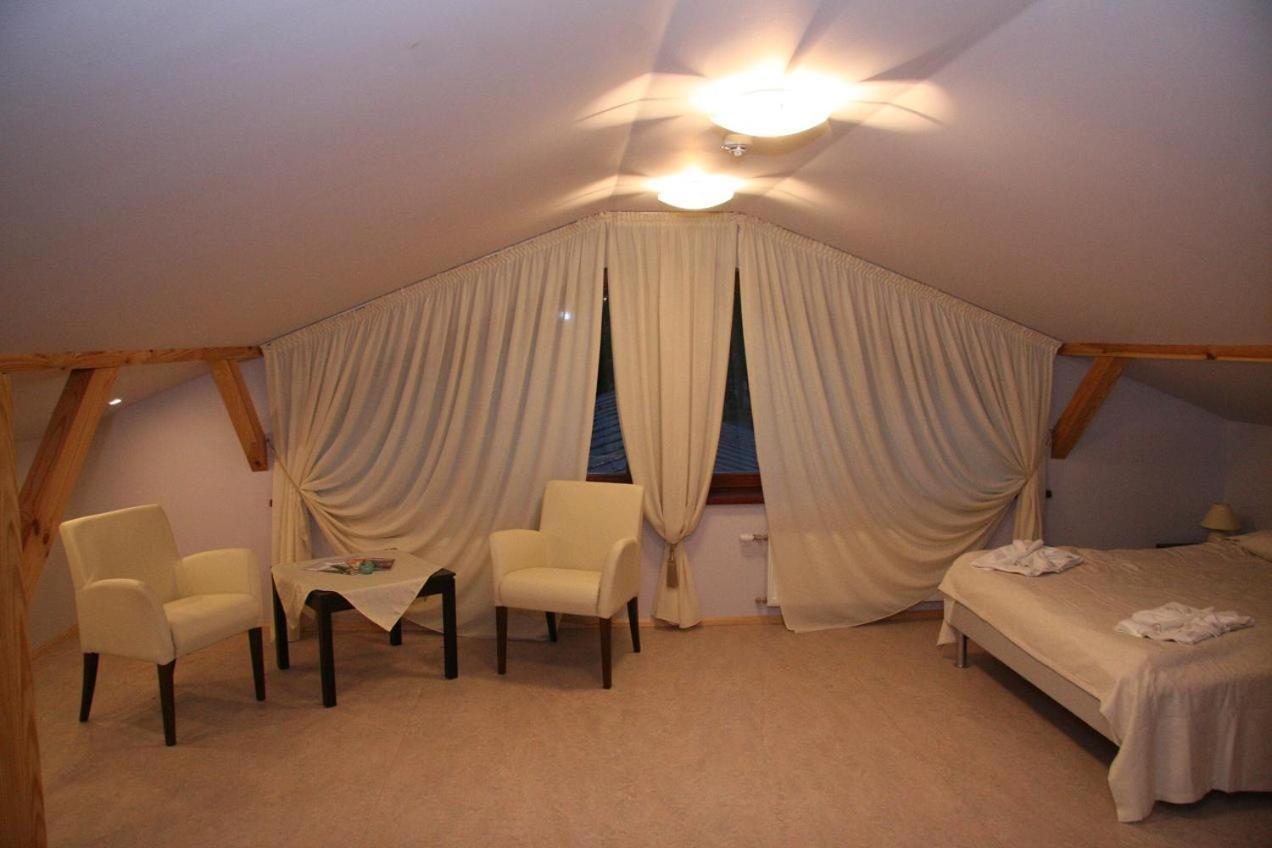 Room In Bb - Valensija - Suite For Two In Nice Hotel Jurmala Ngoại thất bức ảnh