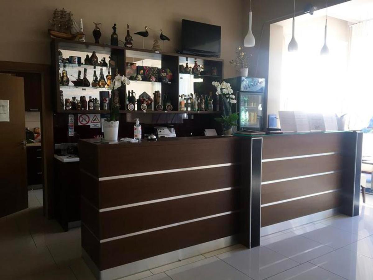 Room In Bb - Valensija - Suite For Two In Nice Hotel Jurmala Ngoại thất bức ảnh