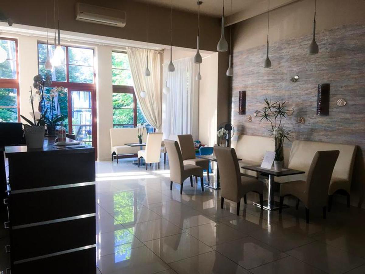 Room In Bb - Valensija - Suite For Two In Nice Hotel Jurmala Ngoại thất bức ảnh