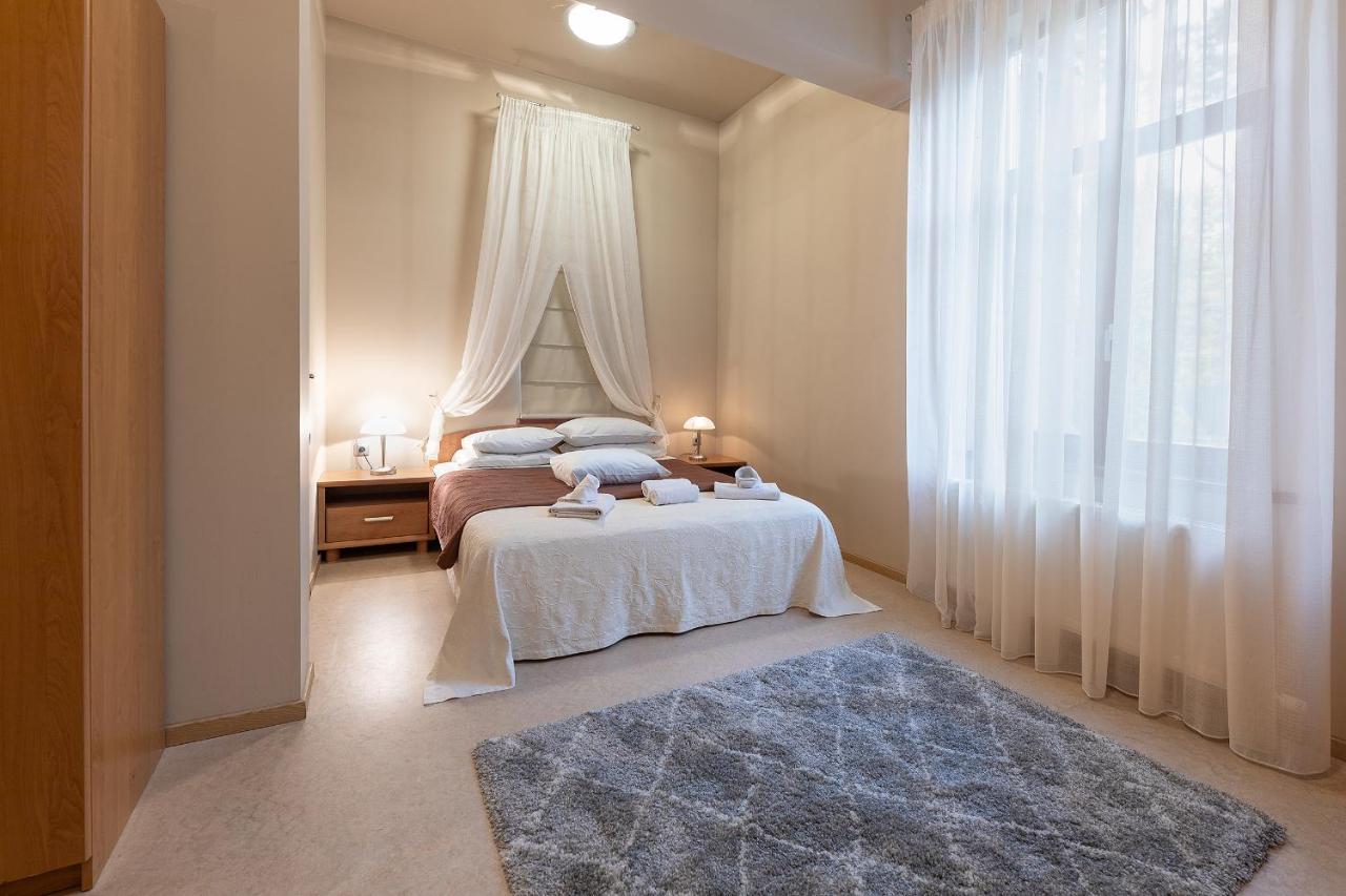 Room In Bb - Valensija - Suite For Two In Nice Hotel Jurmala Ngoại thất bức ảnh