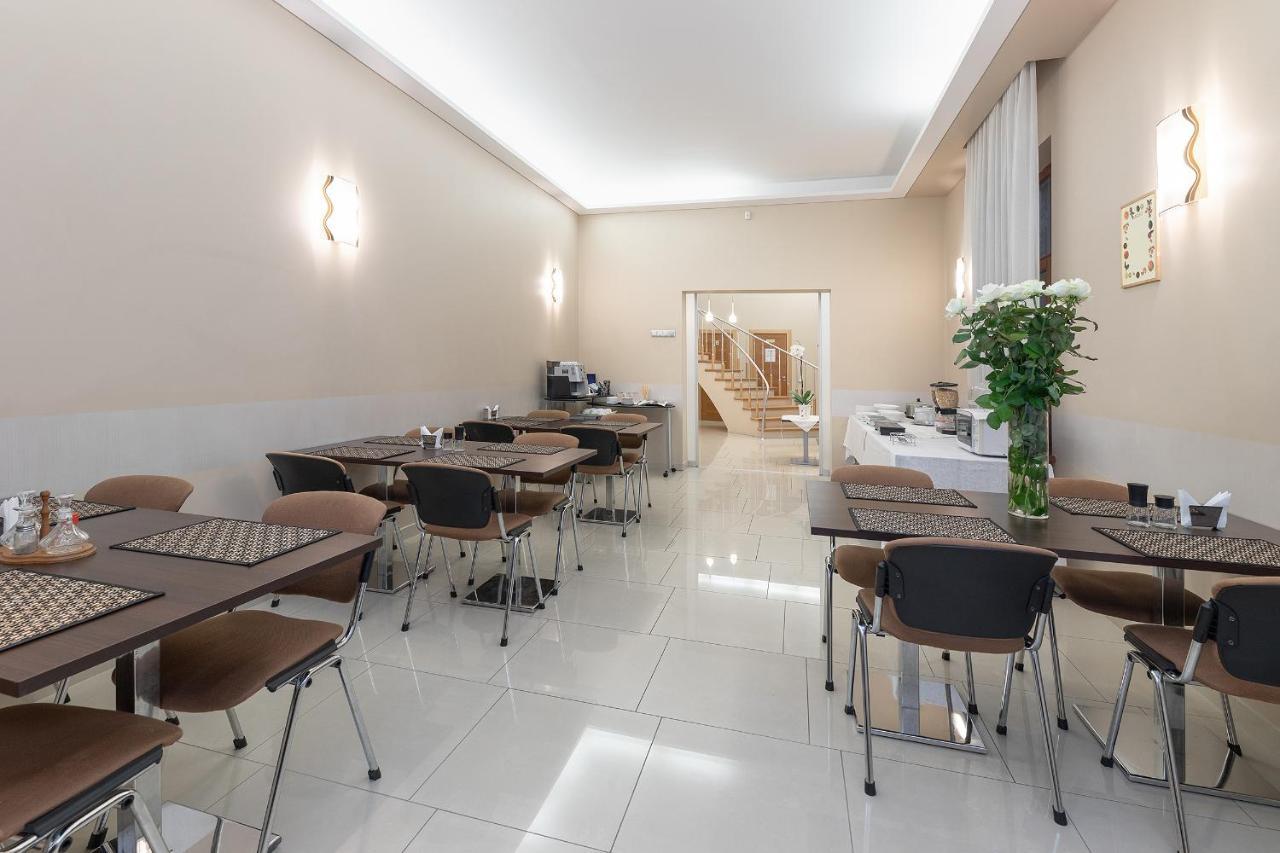 Room In Bb - Valensija - Suite For Two In Nice Hotel Jurmala Ngoại thất bức ảnh