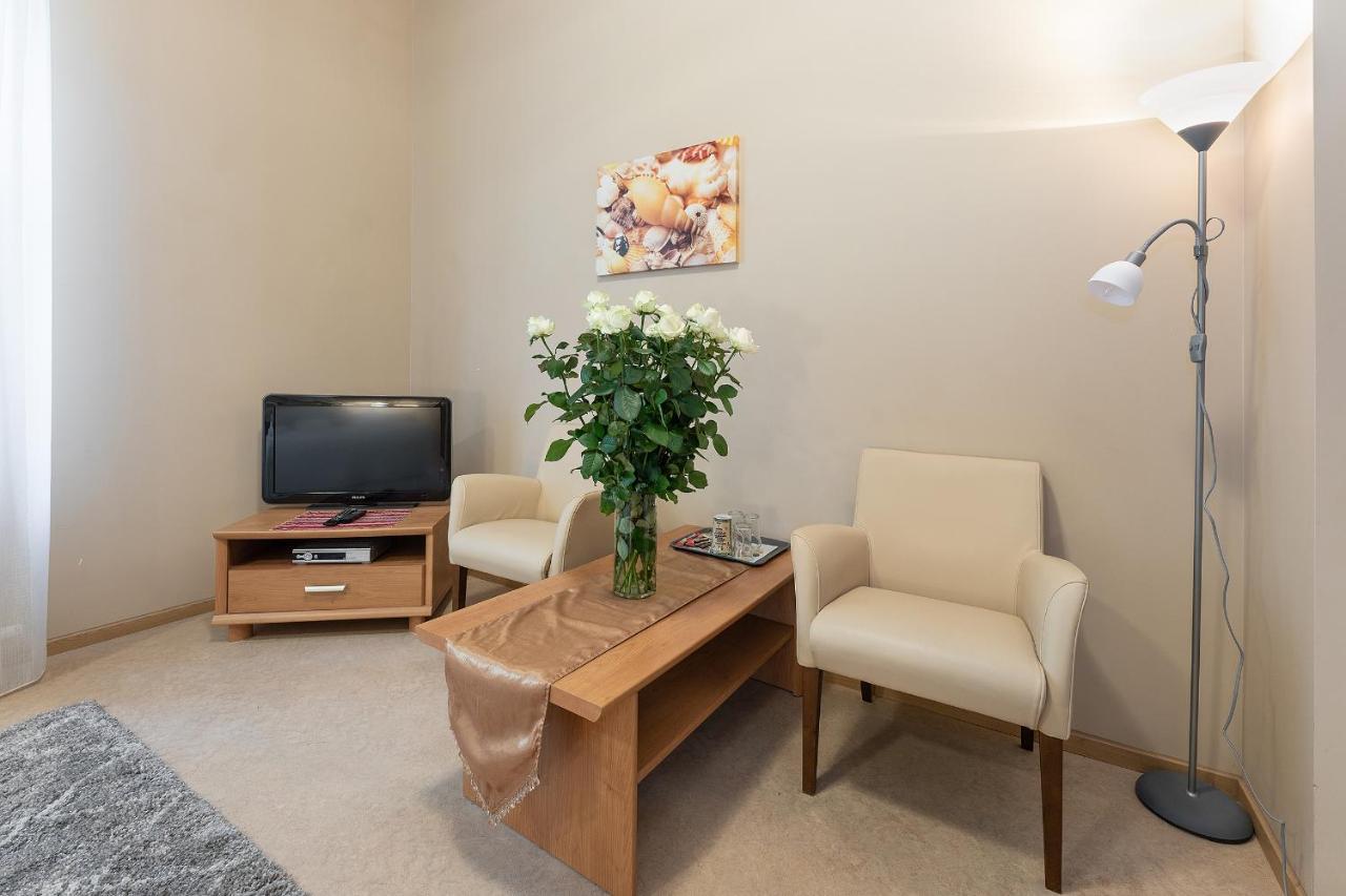 Room In Bb - Valensija - Suite For Two In Nice Hotel Jurmala Ngoại thất bức ảnh