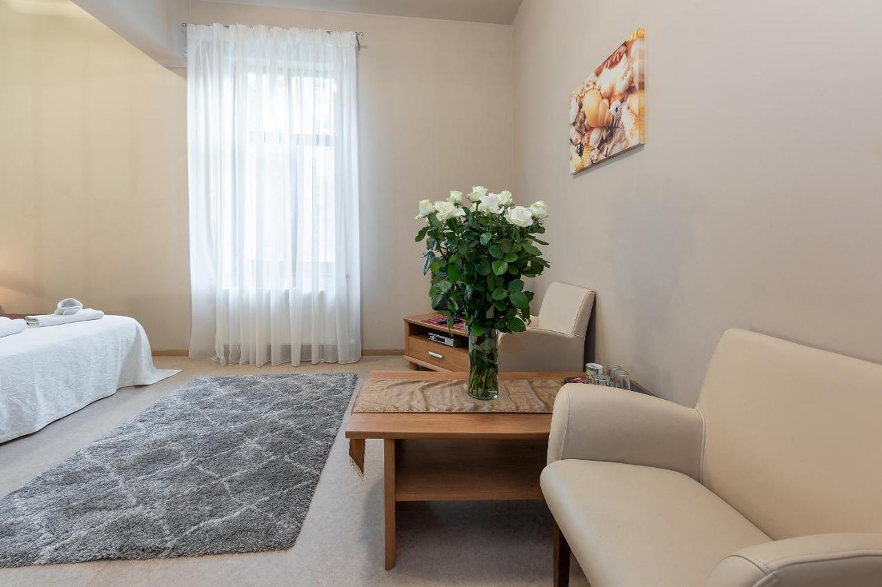 Room In Bb - Valensija - Suite For Two In Nice Hotel Jurmala Ngoại thất bức ảnh